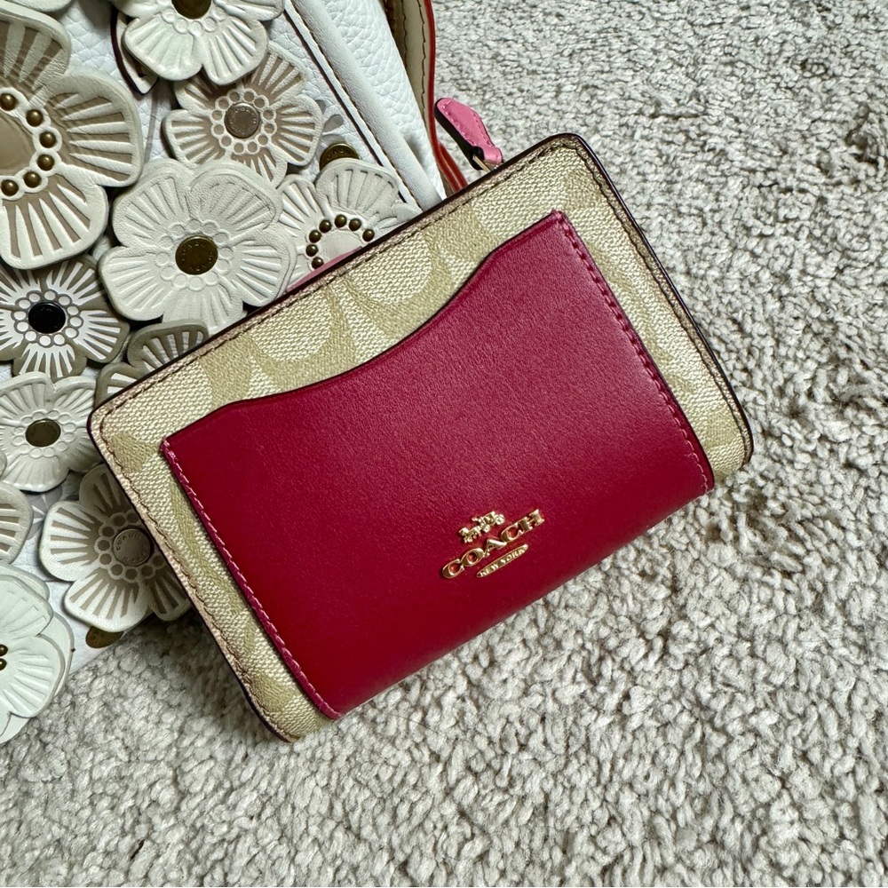 NWT Coach Wallet